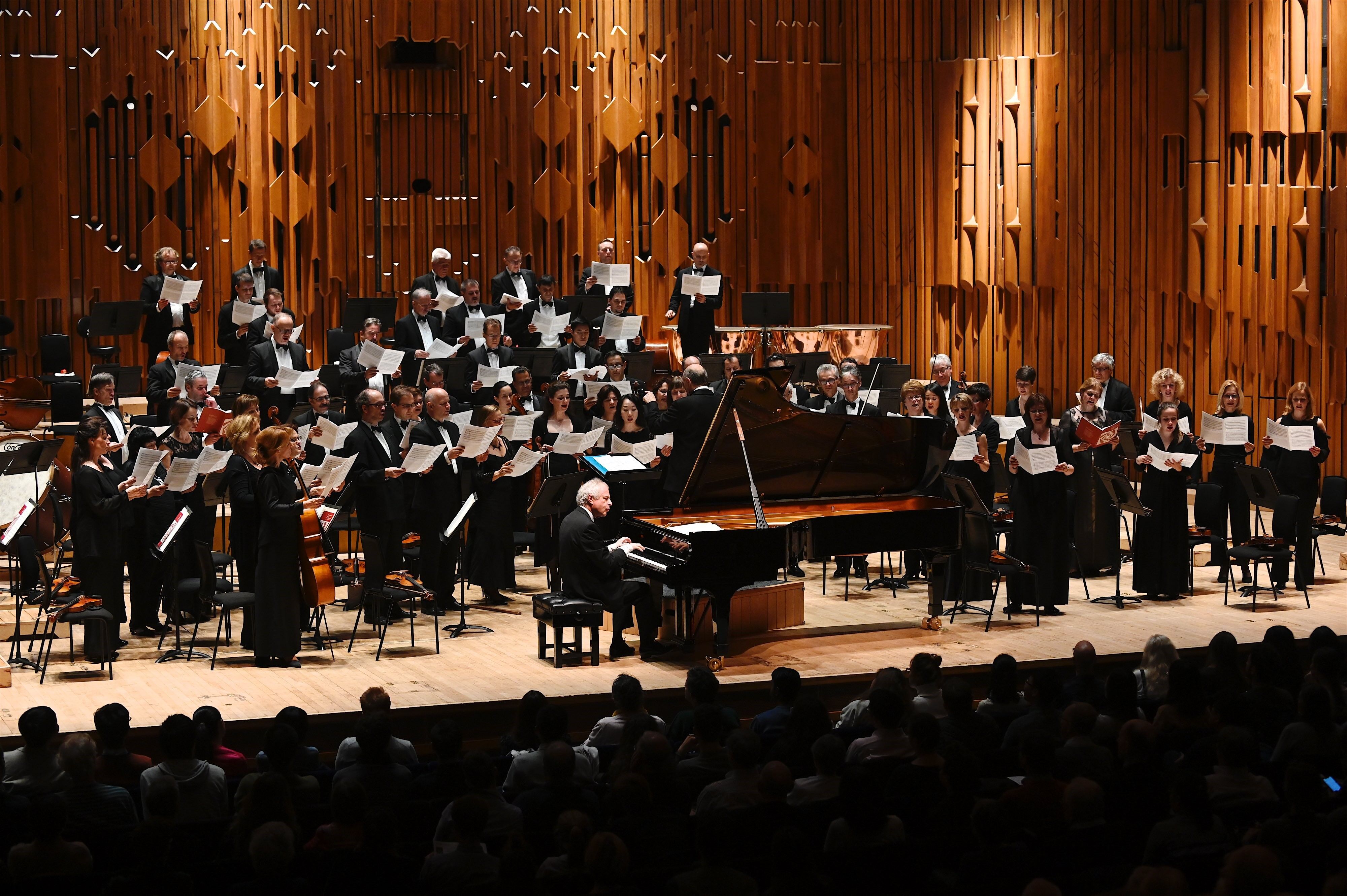 Schiff, Budapest Festival Orchestra, Fischer, Barbican review – generosity  and geniality