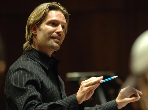 Eric Whitacre: From electropop to choral music for the cyberspace era