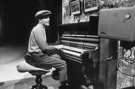 Maybe the young Tom Waits got one or two sartorial ideas from our Gilbert? 