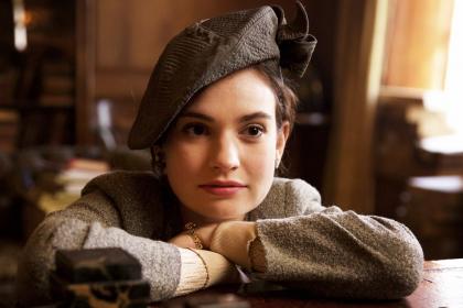 Lily James looks a picture in 'The Guernsey Literary and Potato Peel Pie Society'