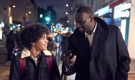 Assane Diop (Omar Sy) with his son Raoul (Etan Simon)