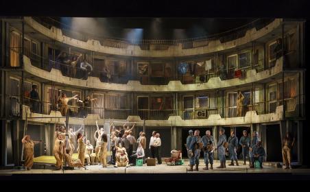 Carmen Act !: Seville or Rio, town square or tenement?