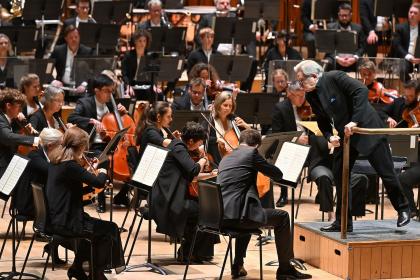 Michael Tilson Thomas: deep empathy and close communication with the LSO