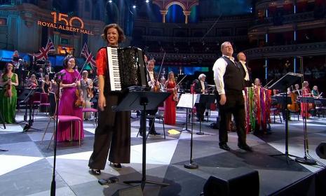 Ksenija Sidorova, Stuart Skelton, Sakari Oramo and members of the BBC Symphony Orchestra in apres-tango mood