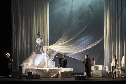Marty (Ángeles Blancas Gulin) in her final throes
