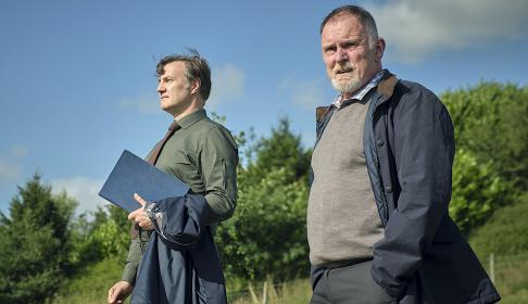 DCS Ian St Clair (David Morrissey) and DI Kevin Salisbury (Robert Glenister)