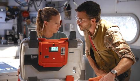 Dinosaur safari: Scarlett Johansson and Jonathan Bailey