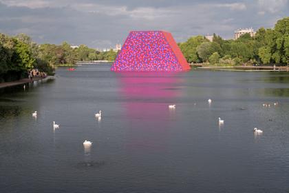 Christo and Jeanne-Claude, The London Mastaba, Serpentine Lake, Hyde Park, 2016-18