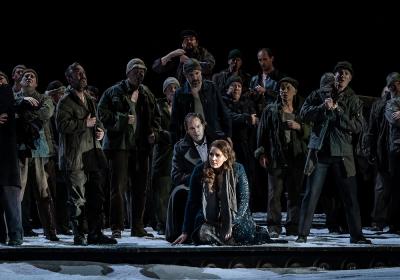 Gerald Finley's Wolfram tries to console Lise Davidsen's stricken Elisabeth