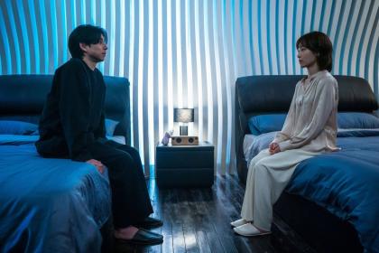 Seoul mates? Han Jeong-won (Gong Yoo) and Noh In-ji (Seo Hyeon-jin)