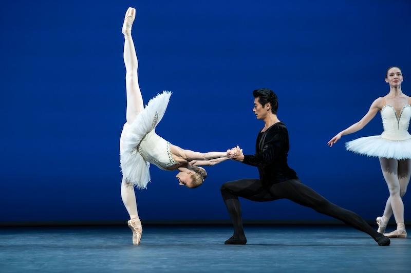 Melissa Hamilton and Ryoichi Hirano in Balanchine's Symphony in C