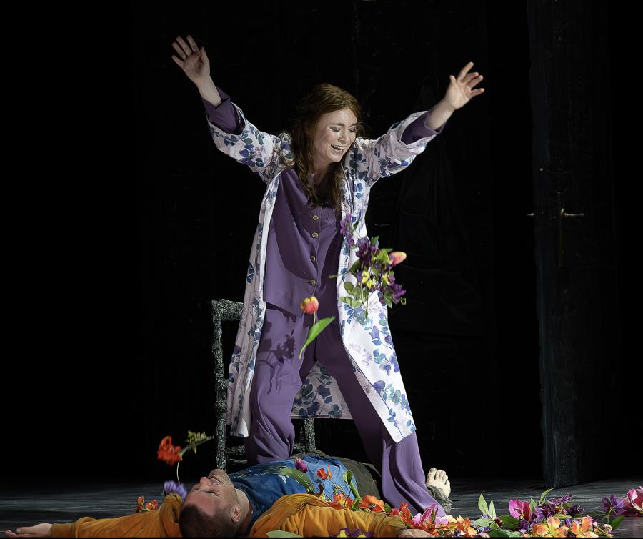 Natalya Romaniw as Sieglinde and Stanislas de Barberac as Siegmund in Royal Opera Walkure