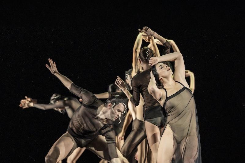 Natalia Osipova with dancers of the Royal Ballet
