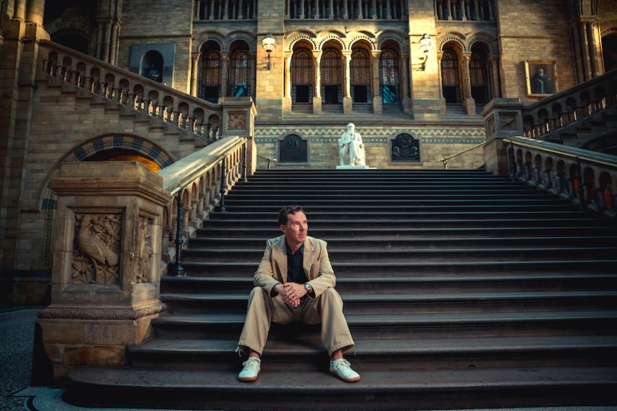 Benedict Cumberbatch on the stairs of the Natutal History Museum