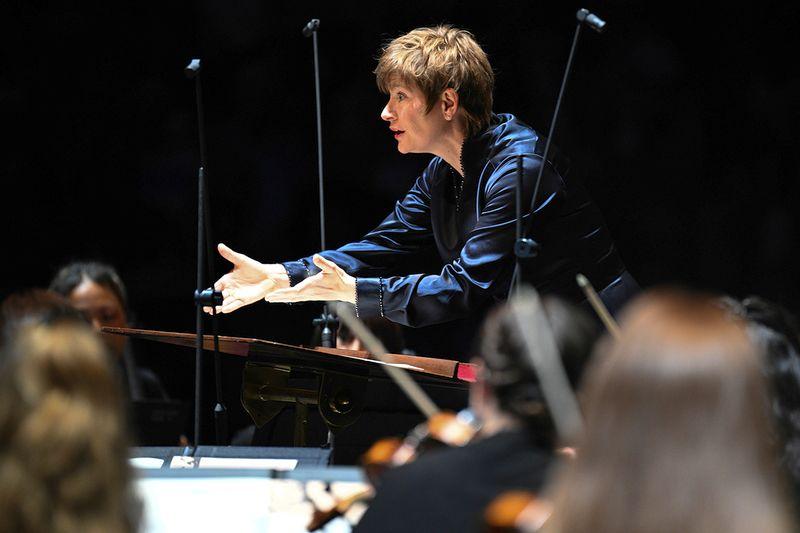 Anja Bihlmaier conducting Haydn at the Proms