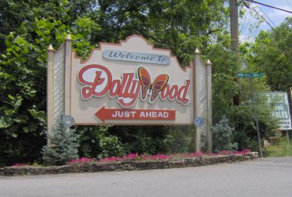 The sign for Dollywood