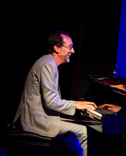 Jeremy Ledbetter at the keyboard