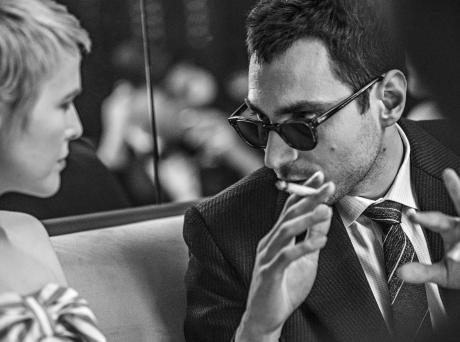 Zoe Deutch as Jean Seberg and Guillaume Marbeck as Jean-Luc Godard