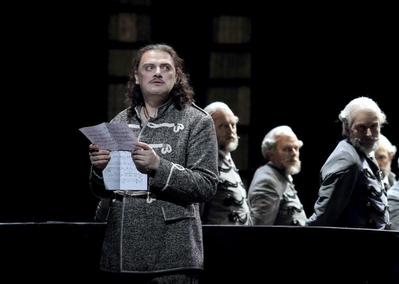 The Queen Of Spades Royal Opera Review Uneven Cast Prey To Overthought Concept